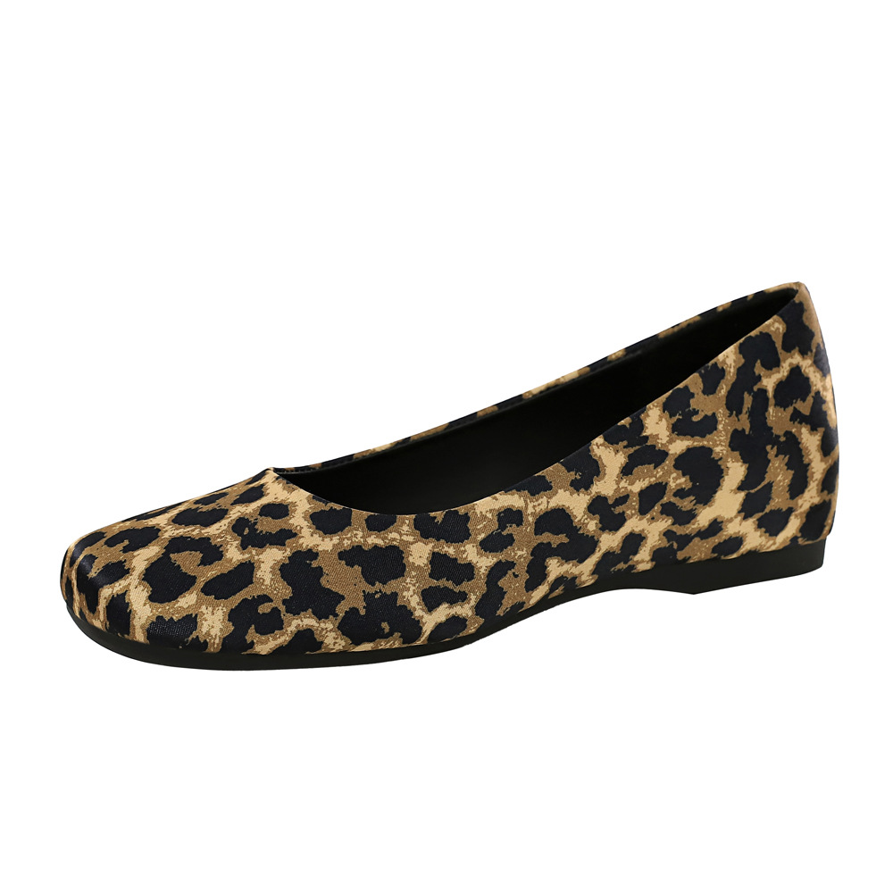 838 Retro Round Head Shallow Mouth Single Shoes for Women's Casual Versatile Interior Height Boosting Commuting Leopard Pattern Ballet Float Shoes for Grandma