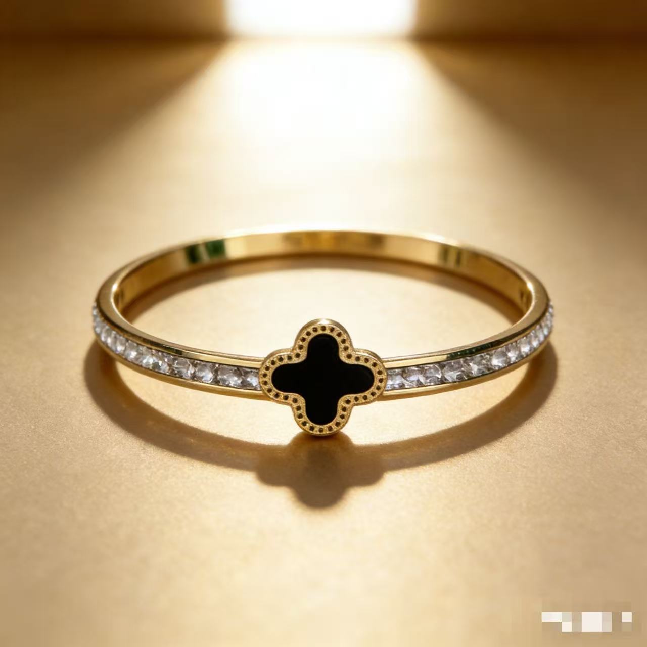 2025 新しいヨーロッパとアメリカのビッグブランドチタン鋼ブレスレット非退色ステンレス鋼ブレスレットバックルオープニングハンドジュエリー卸売