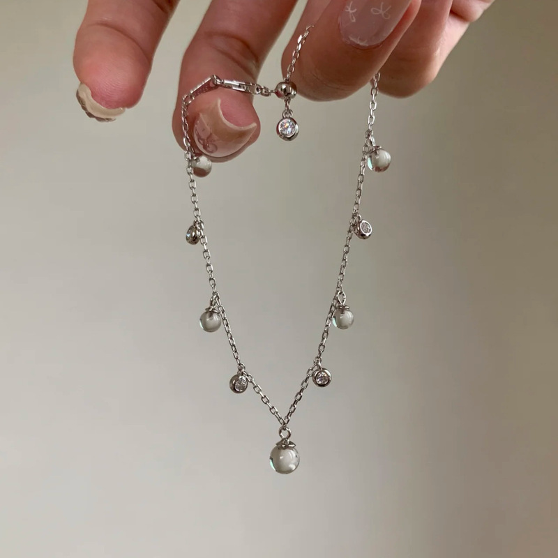 Little Red Book White Crystal Grape Cluster Necklace with Micro-Inlay Craftsmanship, Cool and Elegant Bracelet, One Piece Wholesale, High-Quality Natural Crystal