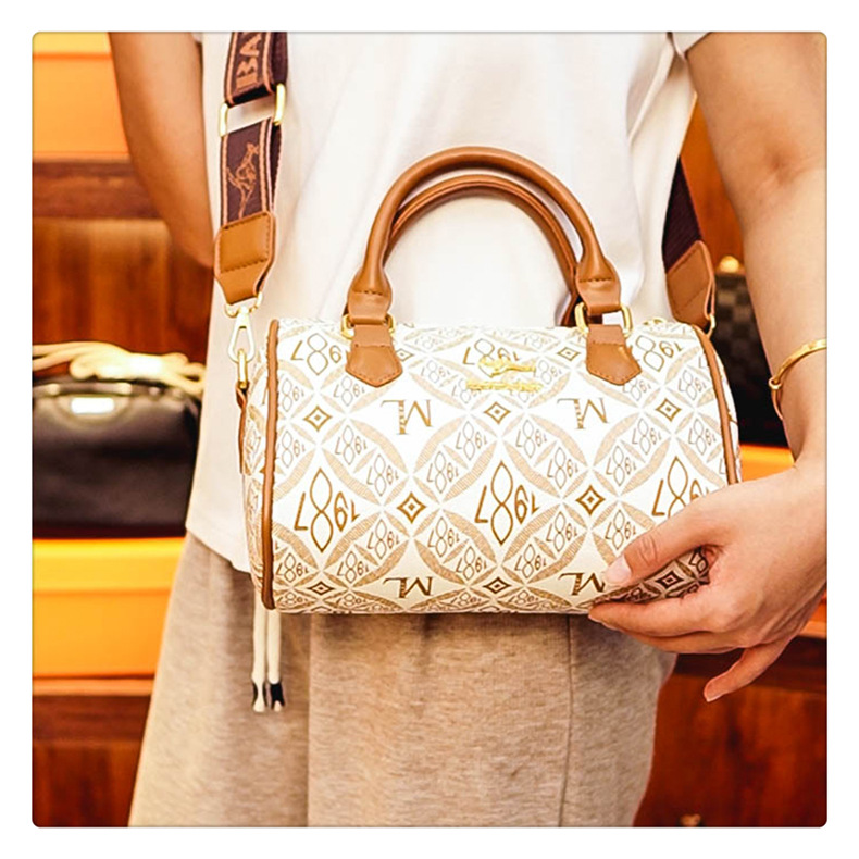 This year's popular cross-border handbag for women is the 2024 new printed letter texture light luxury Boston handbag and single-shoulder bag undefined