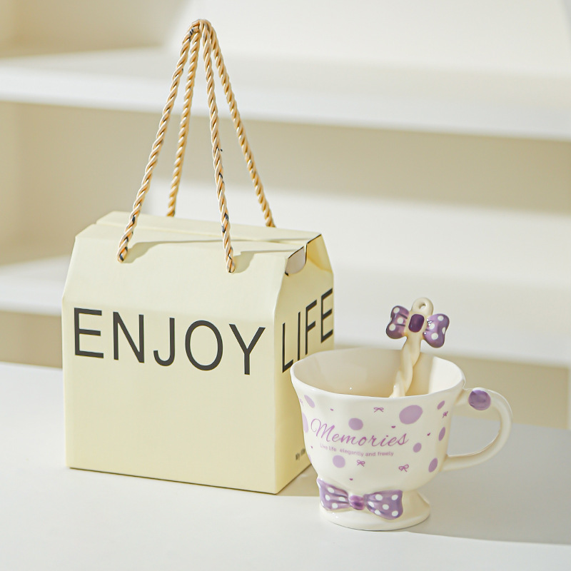 Taza de cuchara de lazo Juego de taza de niña linda Taza de bebida Taza de regalo pequeña Taza de cerámica de alto valor