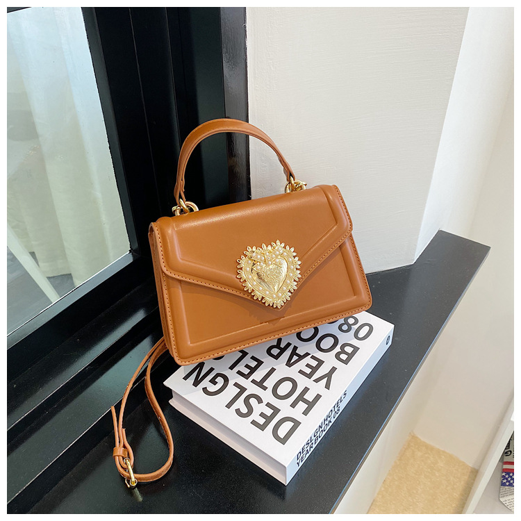 Bolsas Nova Moda Bolsa Feminina Bolsa Transversal de Alta Qualidade Bolsa Feminina com Corrente Bolsa Love Pearl Estilo Europeu e Americano Bolsa Quadrada Pequena_voghion.com