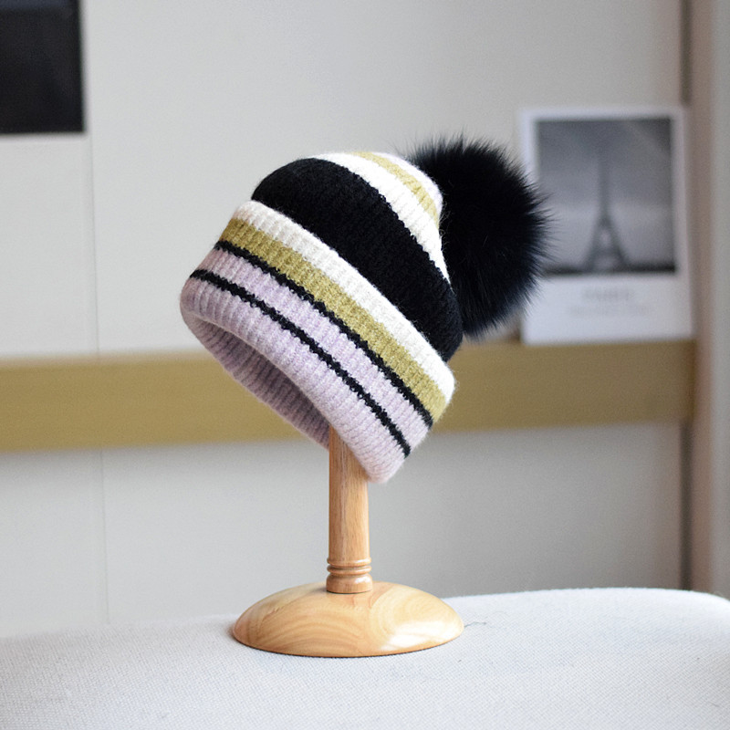 Women's Cute Solid Color Eaveless Wool Cap display picture 4