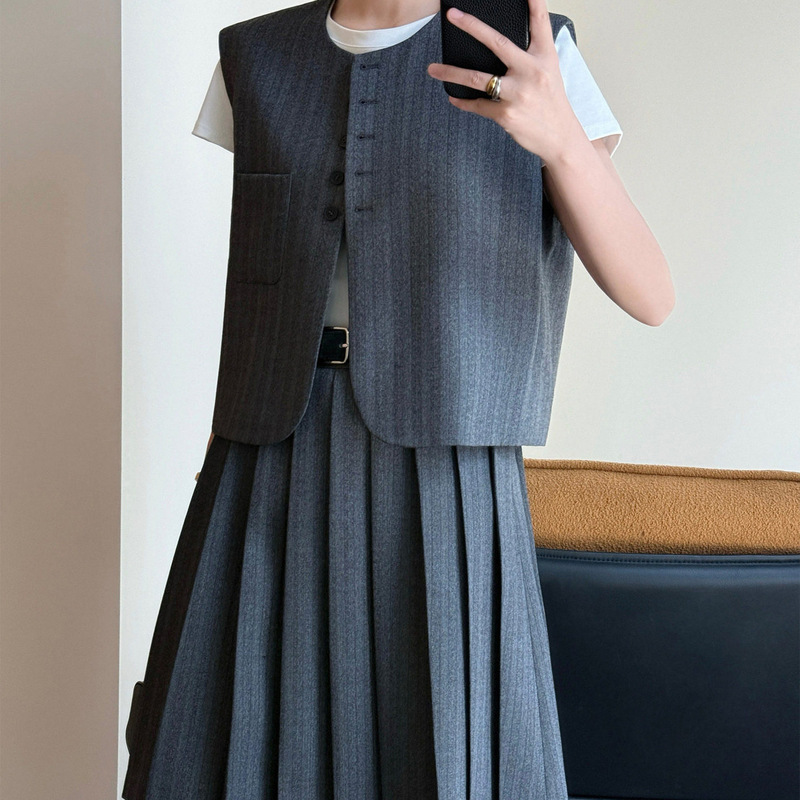 Pre-Sale Herringbone Wool Suit Vest and Skirt Two-Piece Set with a Stylish Design for Women Pre-Sale Herringbone Wool Suit Vest and Skirt Two-Piece Set with a Stylish Design for Women