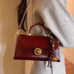 2025新型の小さい方のカバンの女性のハンドバッグの赤い新婦の結婚のカバンの肩の斜めのカバンの小さい方の大衆はいつも利用できます。