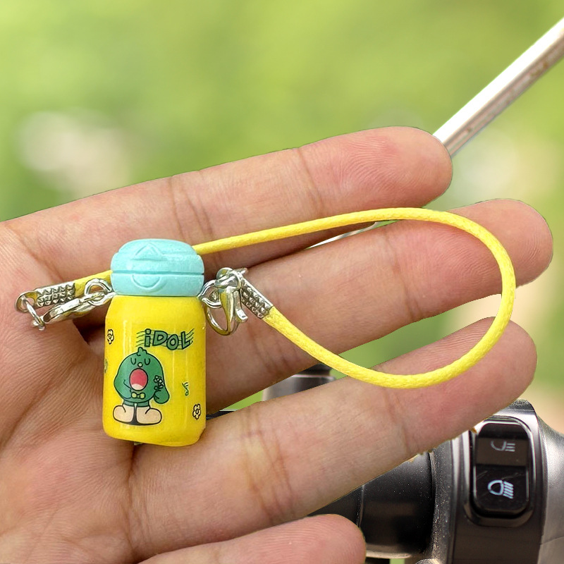 Mini botella de agua termo colgante lindo pequeño biberón accesorios de muñeca diy accesorios de taza de agua al por mayor dibujos animados