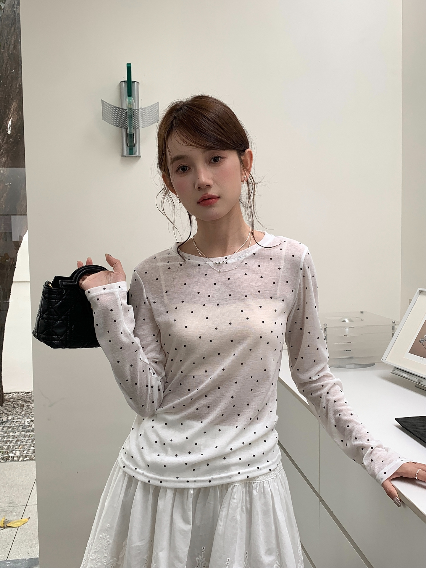 26ye 057m white see-through top