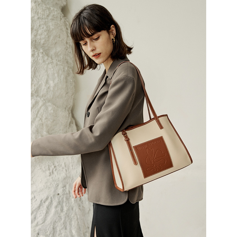 2026 New Model Women's Bags, Genuine Leather Women's Bags, Large Easy-To-Carry Shoulder Bags, Niche High-End Cowhide Women's Bags, Wholesale in Guangzhou