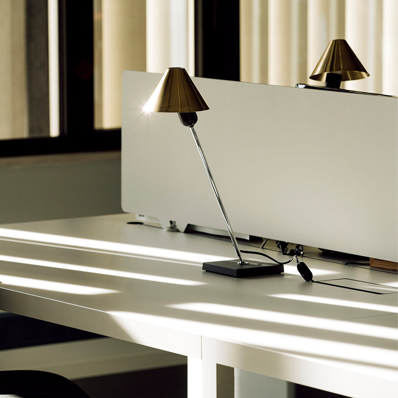 Table Lamp Work Lamp Bedside Bedroom Light Luxury High-End Desk Creative High-Value Living Room Vertical Art Decorative Lamp