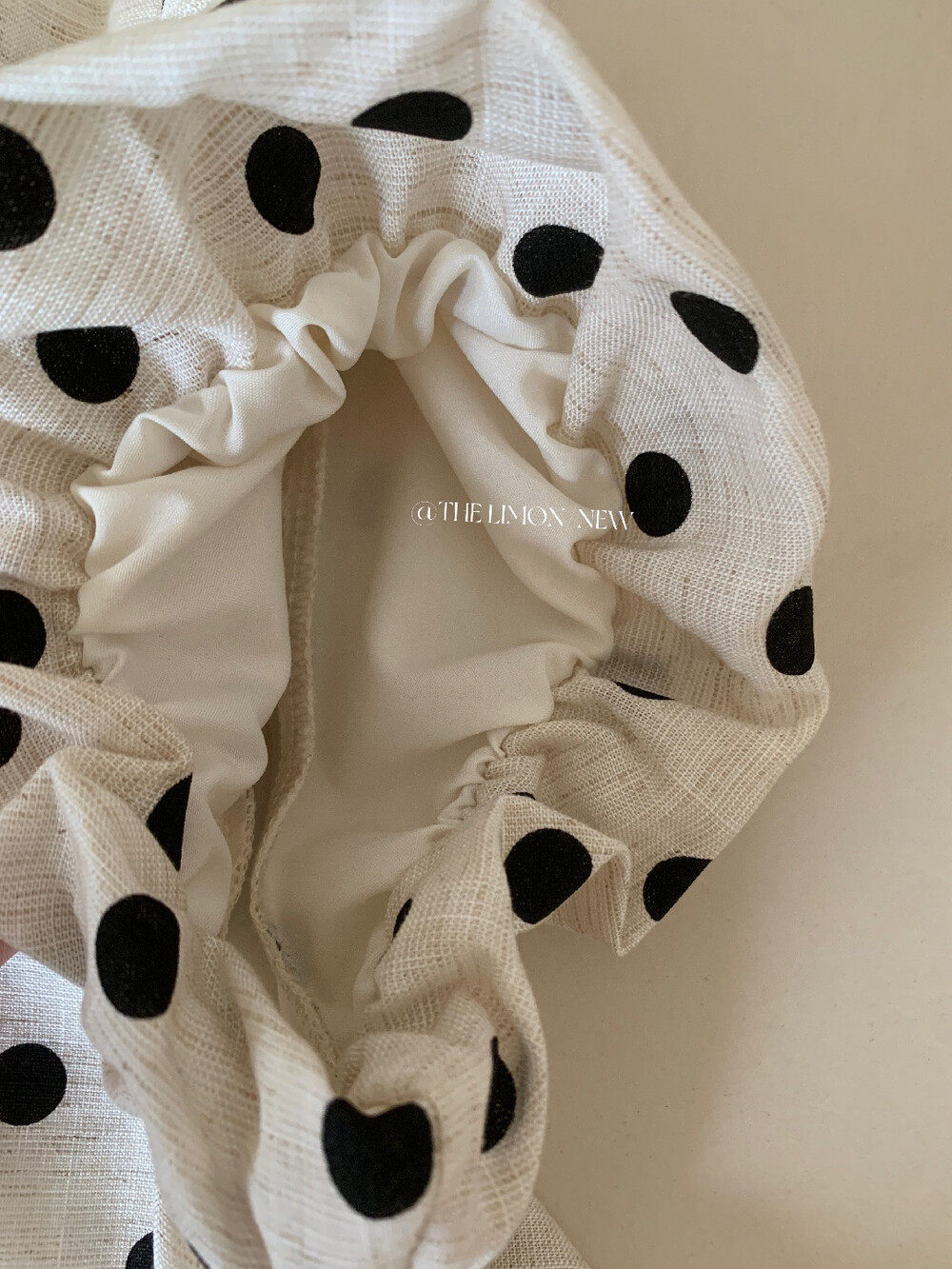 Đầm maxi nữ chất liệu tencel linen chấm bi tay bồng cổ điển — Gai mè chi tiết 12