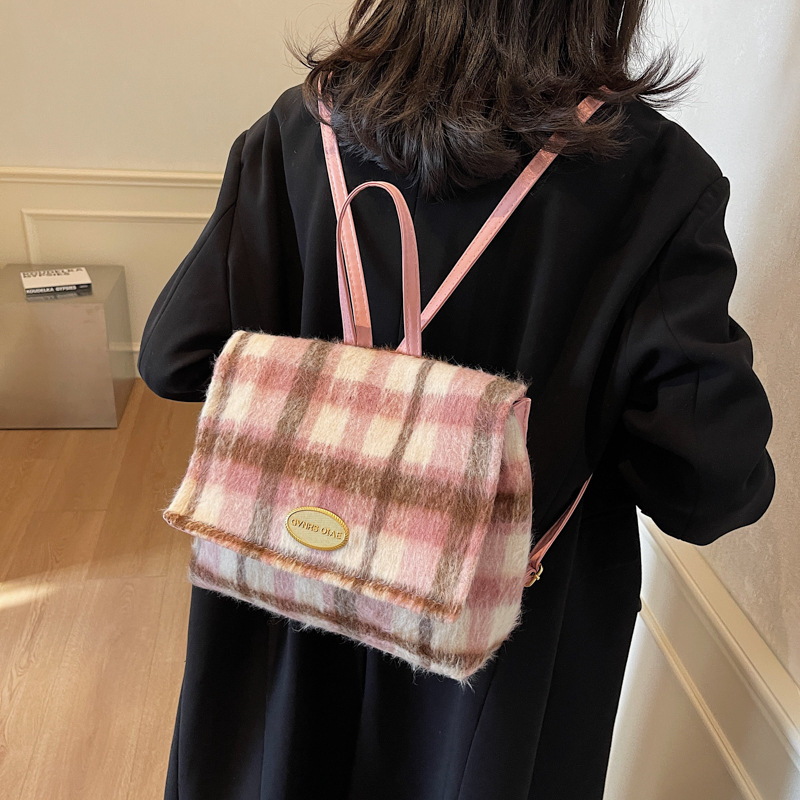 2024 invierno nuevo nicho de diseño de color contraste estricto de alta calidad bolsas de felt popular lindas mochila de damas