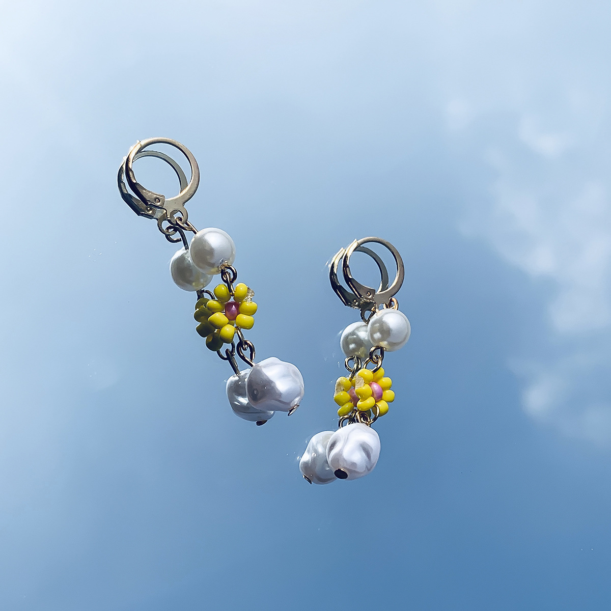 Boucles d'oreilles en forme de marguerite, perles de riz, fraîches et polyvalentes, de style minimaliste, imitant les perles, boucles d'oreilles en forme de fleur de niche_voghion.com
