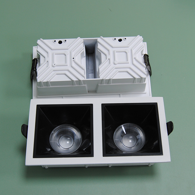 스퀘어 다운 라이트 알루미늄 하우징 키트 통합 알루미늄 눈부심 방지 단일 헤드 더블 헤드 COB 다운 라이트 하우징 제조업체