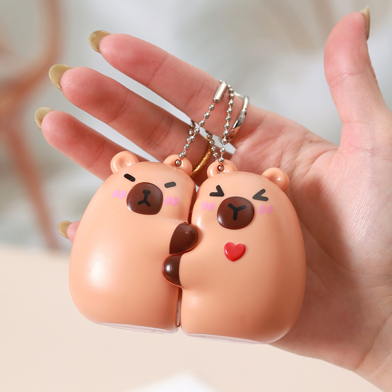 Kapibala pareja pegatinas llavero juego de moda creativo colgante con luz y sonido Te amo adornos de juguetes portátiles