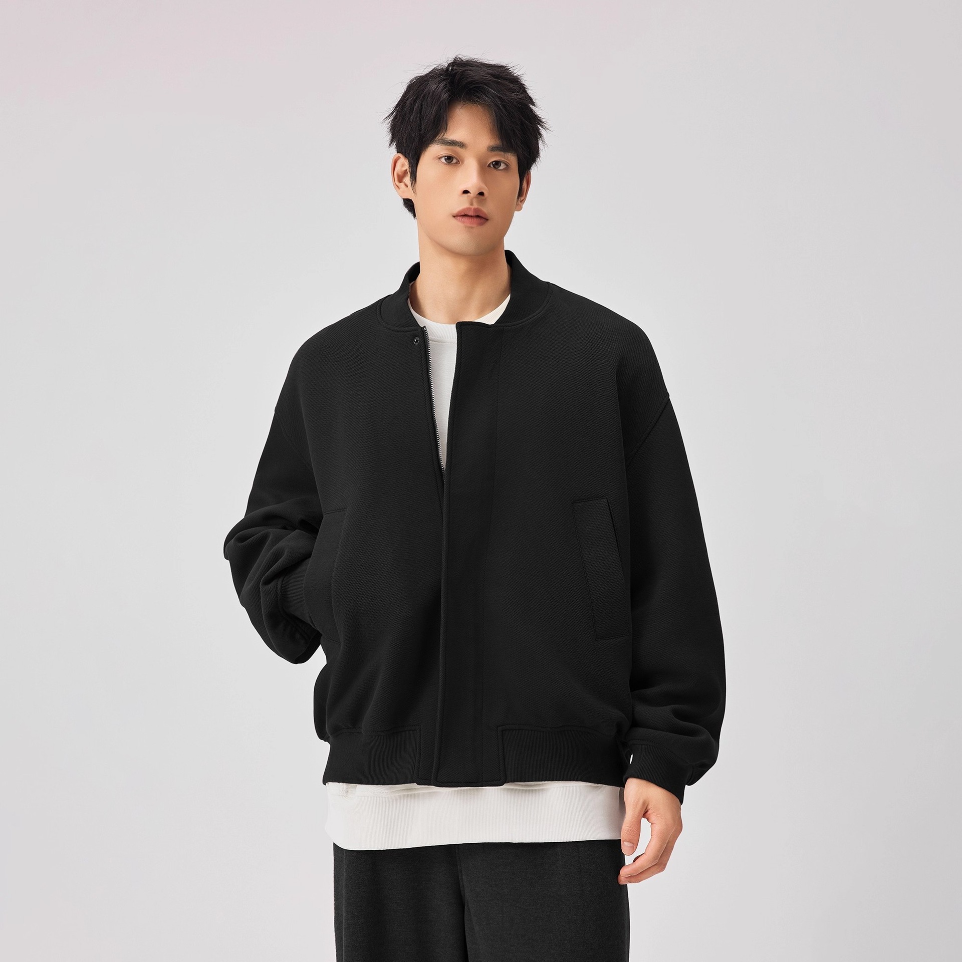 Leichte, luxuriöse Freizeitjacke, gestrickte Baseballjacke für Herren, schwarz, locker geschnitten_voghion.com