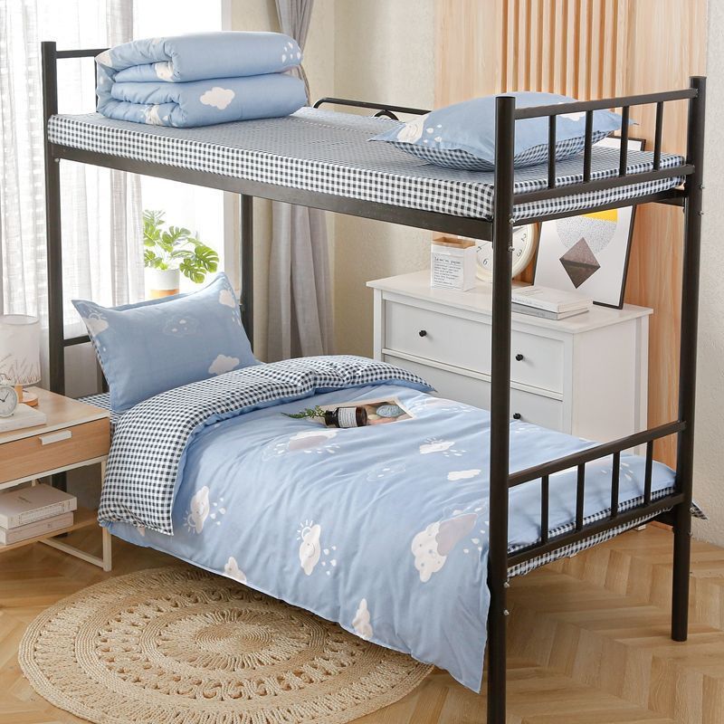 Un conjunto completo de colcha de cama de dormitorio de estudiantes individuales de seis piezas, colcha de cama de núcleo de algodón para dos personas de ocho piezas.