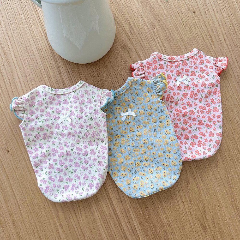 Primavera y verano perro estilo japonés y coreano lazo pequeño floral manga voladora chaleco gato de dos patas perro pequeño ropa para perros