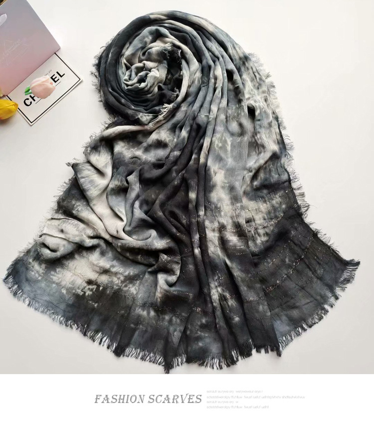 New Ethnic Style Handmade Tie-dyed Scarf Gold And Silver Silk Artificial Cotton Blended Shawl Autumn Thin Scarf display picture 3
