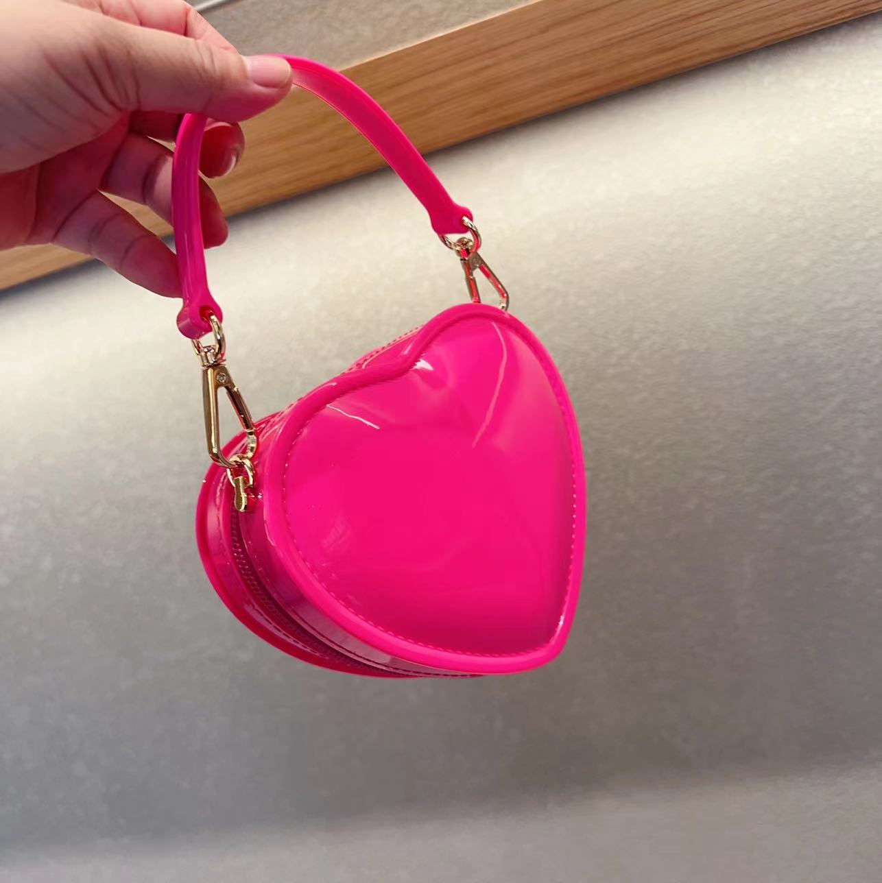 120g Weight Zipper Closure Type Single Shoulder Strap Strap Type Handbag Bags Type Casual, Daily, Shopping Occasion PVC Material Heart Shape Pattern All Seasons Season Women's Gender Elegant Style Heart-shaped Shape Mini Size Women's Mini PVC Heart Shape Elegant Heart-shaped Zipper Handbag 7
