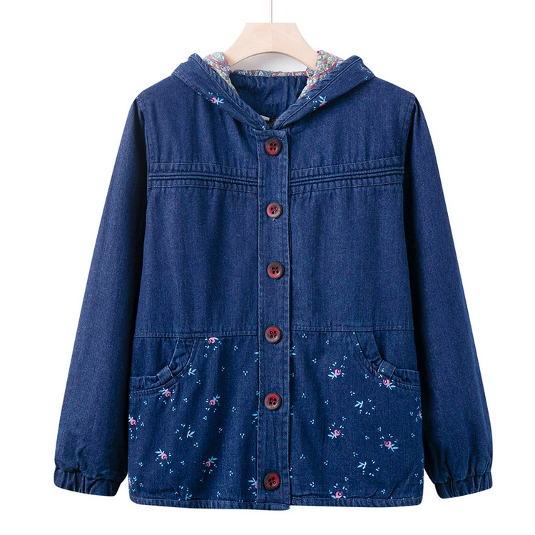 Средний и пожилой женский джинсовый пиджак мамы 2024 новый средний возраст дамы с капюшоном с принтом блузка иностранная куртка