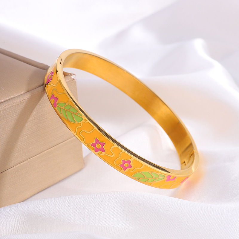 Brazalete de acero de titanio de patrón abierto esmalte de goteo de aceite ligero pulsera de lujo para mujeres europeas y estadounidenses transfronterizas nicho pulsera de alta calidad image 9