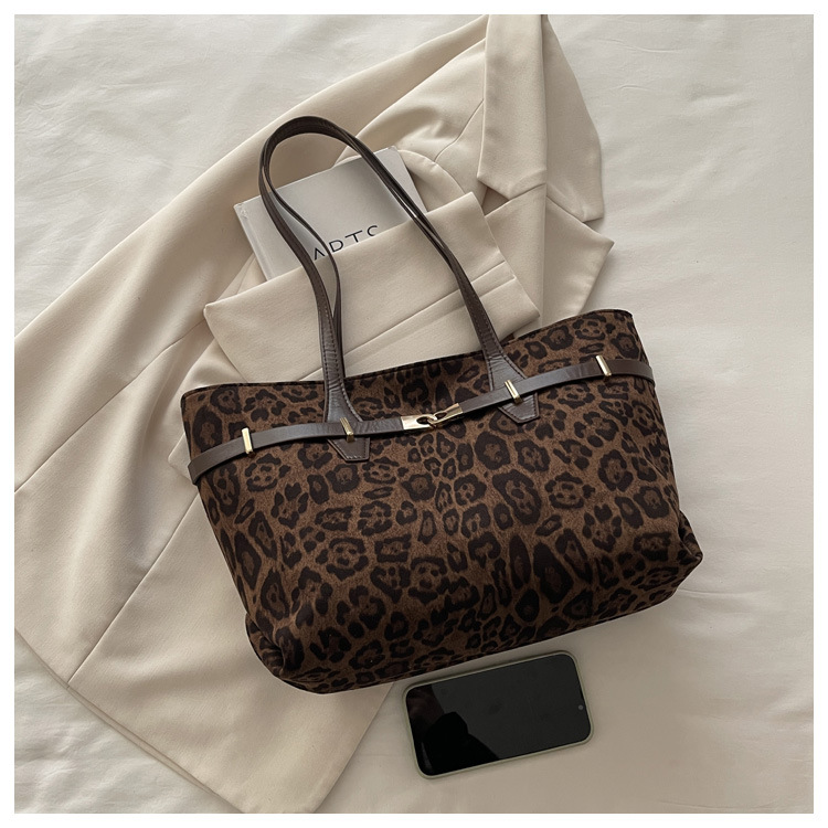Trend Retro Büyük Kapasiteli Tote Çanta Kadın Trend Leopar Desenli Şık Kişisel Rahat Çok Amaçlı Niş Tek Omuz Çantası