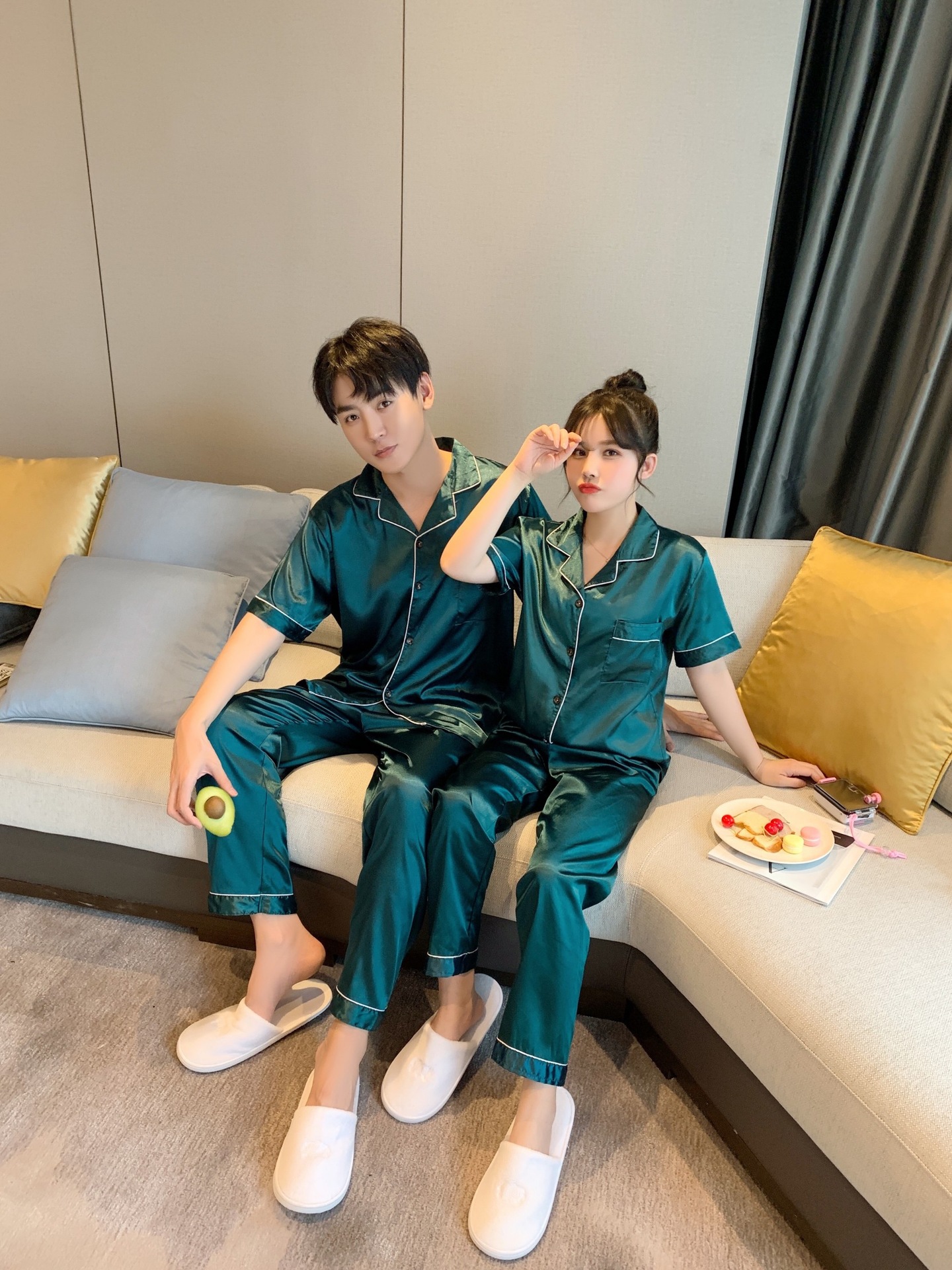 Pajamas de pareja de hielo de verano de mangas largas damas cardigan casuales sueltos primavera y otoño hombres de mediana edad ropa para el hogar grande