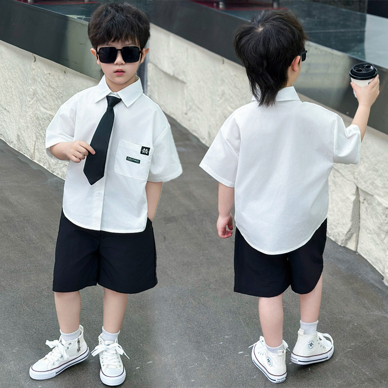7124 Traje de estilo universitario para niños 2025 verano nuevo estilo para niños camisa de manga corta pantalones cortos traje de dos piezas bebé estilo occidental