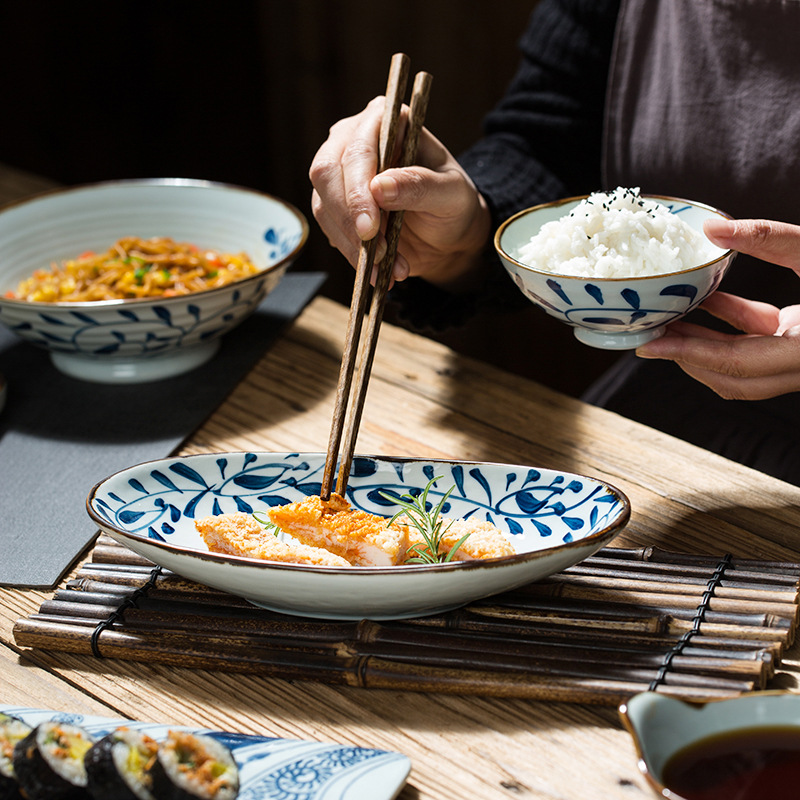 Vajilla de cerámica de estilo japonés creativo cubo tazón personalizado azul y blanco vintage boca ancha ramen tazón bajo vidriado olla de salsa casera
