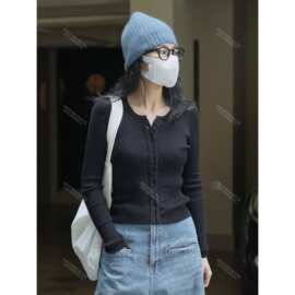 卢浮春季新款韩版复古风简约U领针织衫修身显瘦长袖上衣女