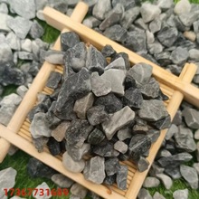 厂家供应灰色砾石水磨石建筑小碎石子铺路水洗石山水造景深灰石子