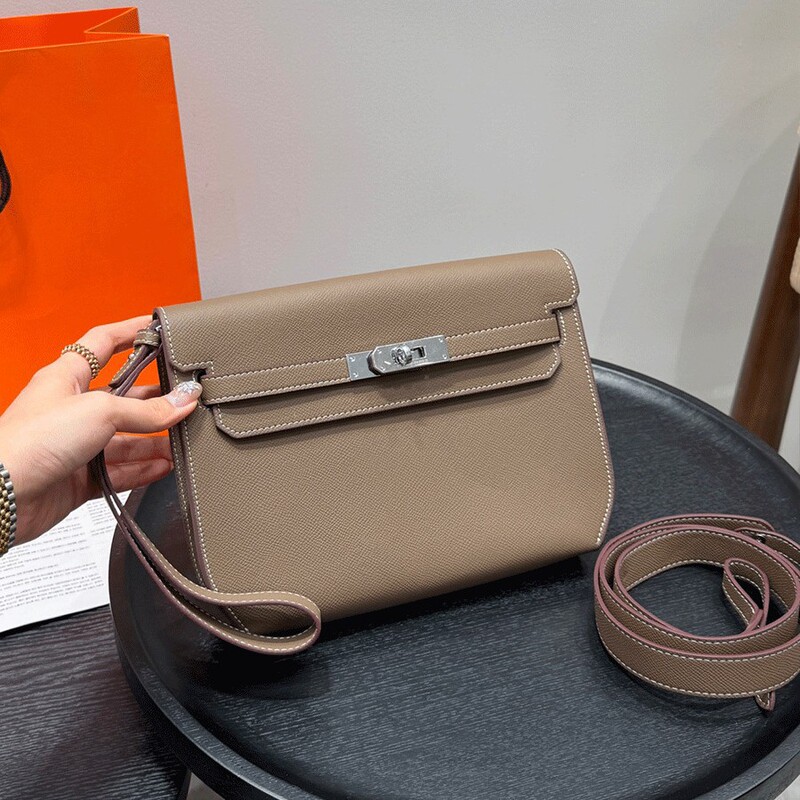Genuine Leather Vintage Top-Grain Cowhide Handbag Kelly Bag Depeches Handbag Crossbody Bag with Wide Shoulder Strap Versatile Shoulder Bag