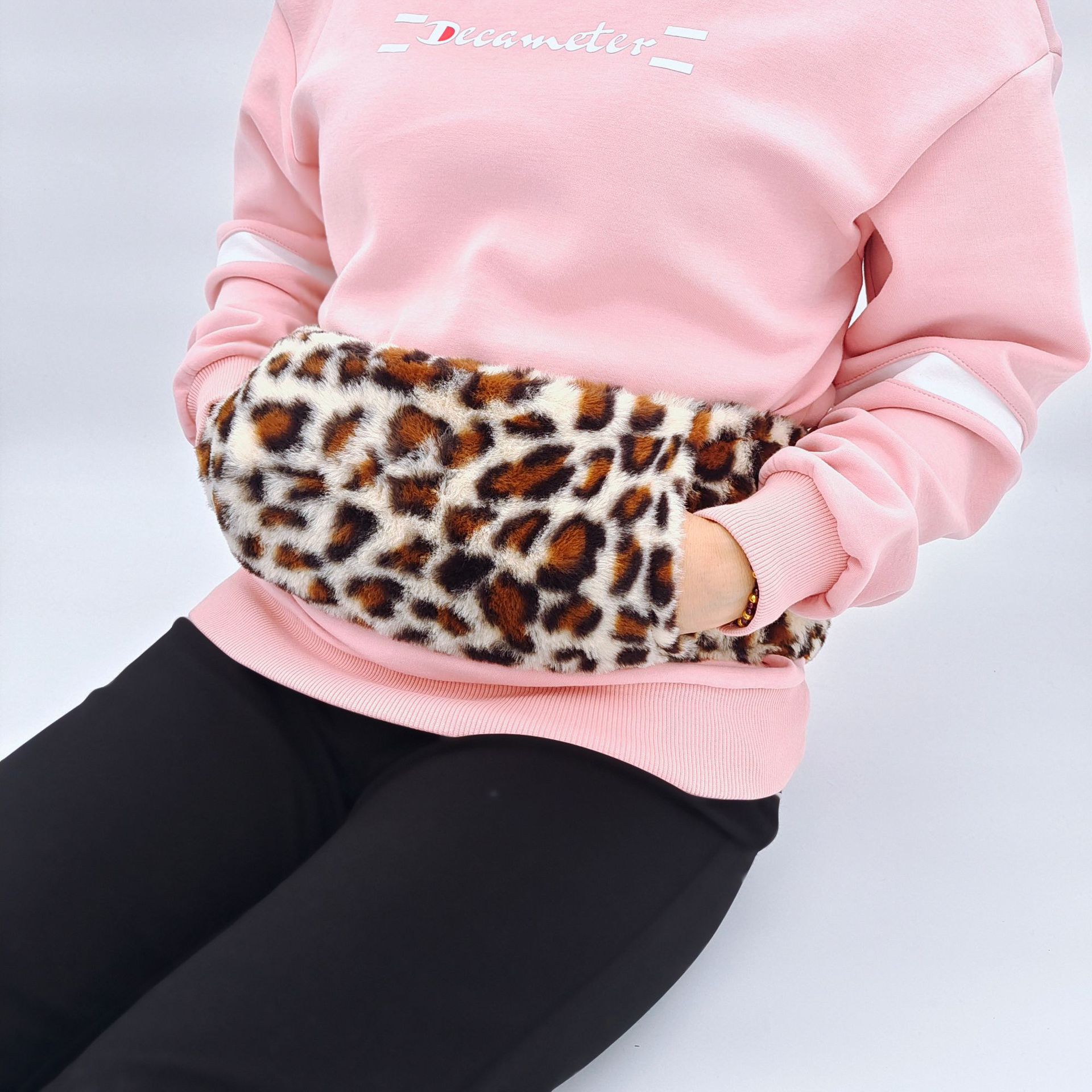 En stock lindo en forma de corazón mano más caliente bolsa de agua portátil creativo llenado de inyección de agua bolsa de agua caliente moda portátil bolso caliente al por mayor