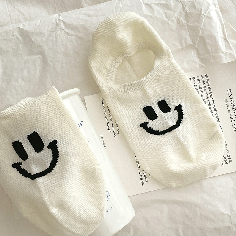 Calcetines de barco sonrientes para mujeres de verano delgadas no caen calcetines de tacones absorbentes de sudor antiolor calcetines invisibles de algodón Zhuhai al por mayor