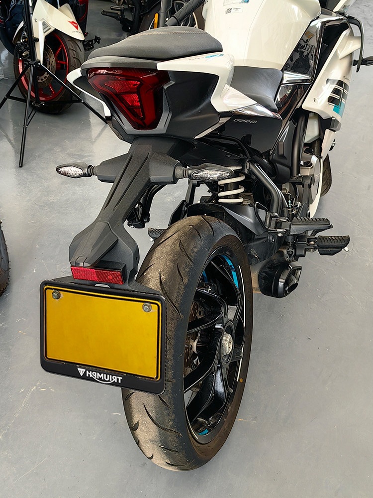 Suitable for motorcycle license plate frame, matte black license plate holder, scooter license plate bracket, thickened solid aluminum alloy rear license plate