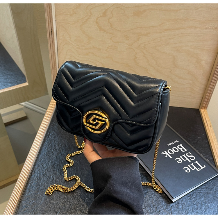 Catena 2024 Nuova Moda Lingge Versatile Spalla Morbida Pelle Dopamine Luce Borsa a Tracolla di Lusso_voghion.com