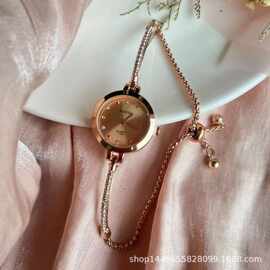 批发新款时尚自由调节手链表简约高颜值小表盘女士手镯表货源代发