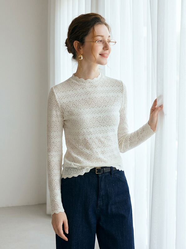 Luxury niche design lace hollow-out long-sleeve top for women, slim-fit half-high collar base shirt with ruffled edges, high-end blouse