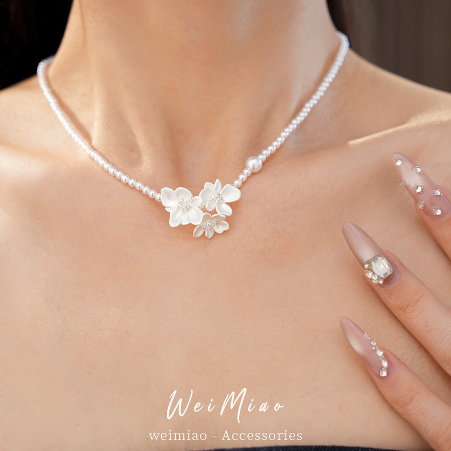 Collar de perlas de flores de zircón de lujo ligero nicho clavícula simple temperamento elegante conjunto de joyería de alta calidad