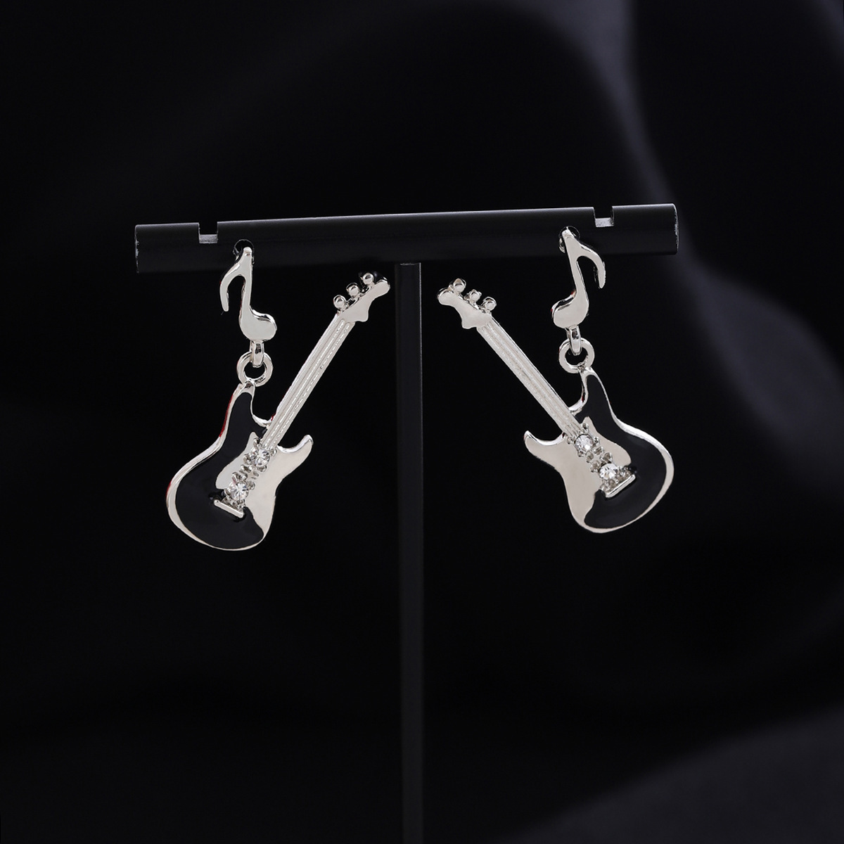 Silver Needle Sweet Cool Punk Lightning Guitar Pendant Earrings Light Luxury High Sense Personality Music Festival Fashion Earrings for Women
