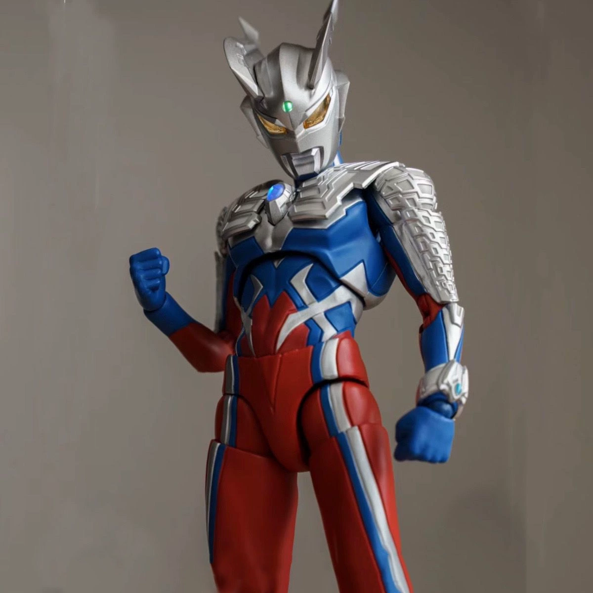 Movable minifigure, golden toy, doll, SHF