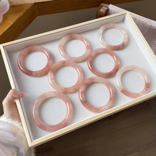 �һ����Ȼ���C���p���ɫ��z����Ů�ֈA�l���C��̫���һ����