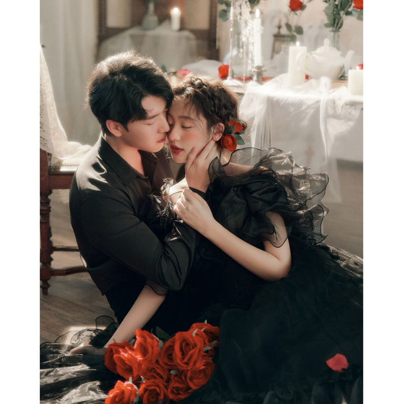 Black Studio Photo Theme Photography Engagement Wedding Couple Dress Portrait Evening Wear_voghion.com