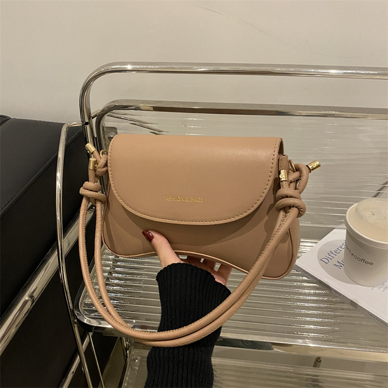 Hong Kong retro color sólido bolso de mujer de estilo extranjero 2025, primavera coreana de textura bolso de hombro de moda bolso de moda