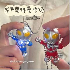 クリエイティブ発光とサウンドウルトラマンホルターネックネックレス手作り発光おもちゃキーホルダー男の子の誕生日プレゼントの装飾品