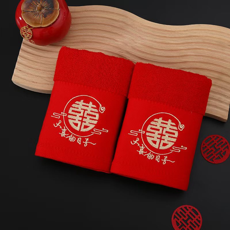 Большое красное полотенце с широким срезом Happy Day