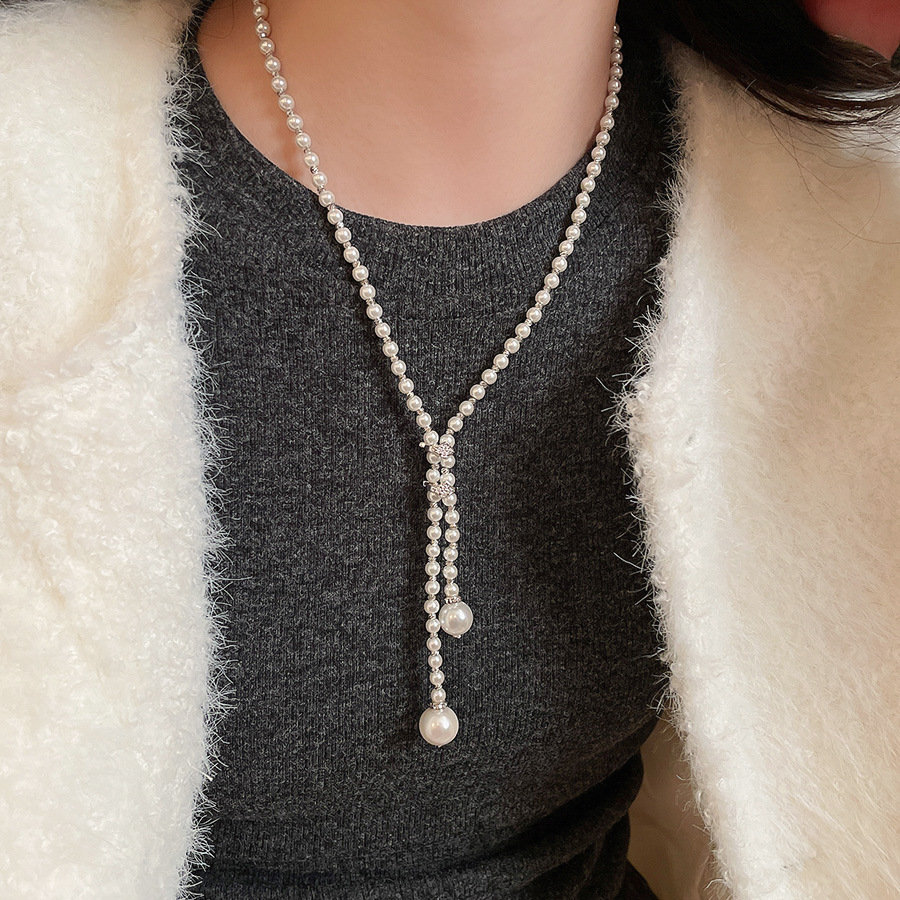 不規則な長いタイプの真珠のネックレスのフランス式の軽い豪華な気質のセーターのチェーンの小さい大衆のシンプルで高級感の項は卸売りの女性を飾ります。