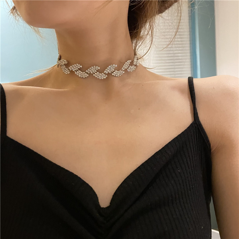 Korean Full Of Diamonds Leaf Shape Short Clavicle Chain display picture 4