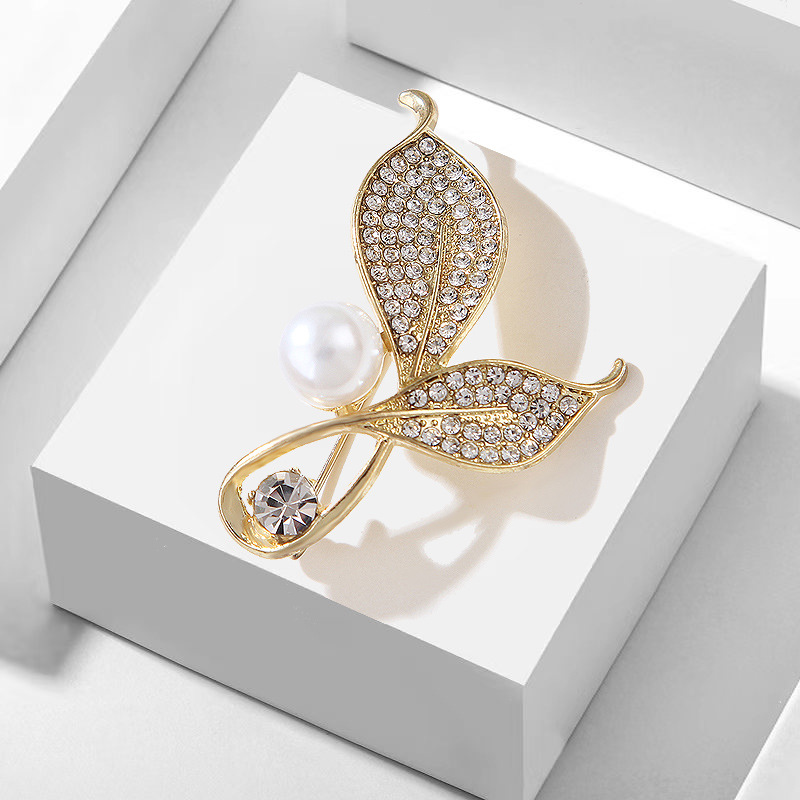 Fashion Women's Pearl Leaf Brooch Gold Rhinestone Alloy Clothing Fixed Accessories Anti Exposure Pin Collar Pin_voghion.com