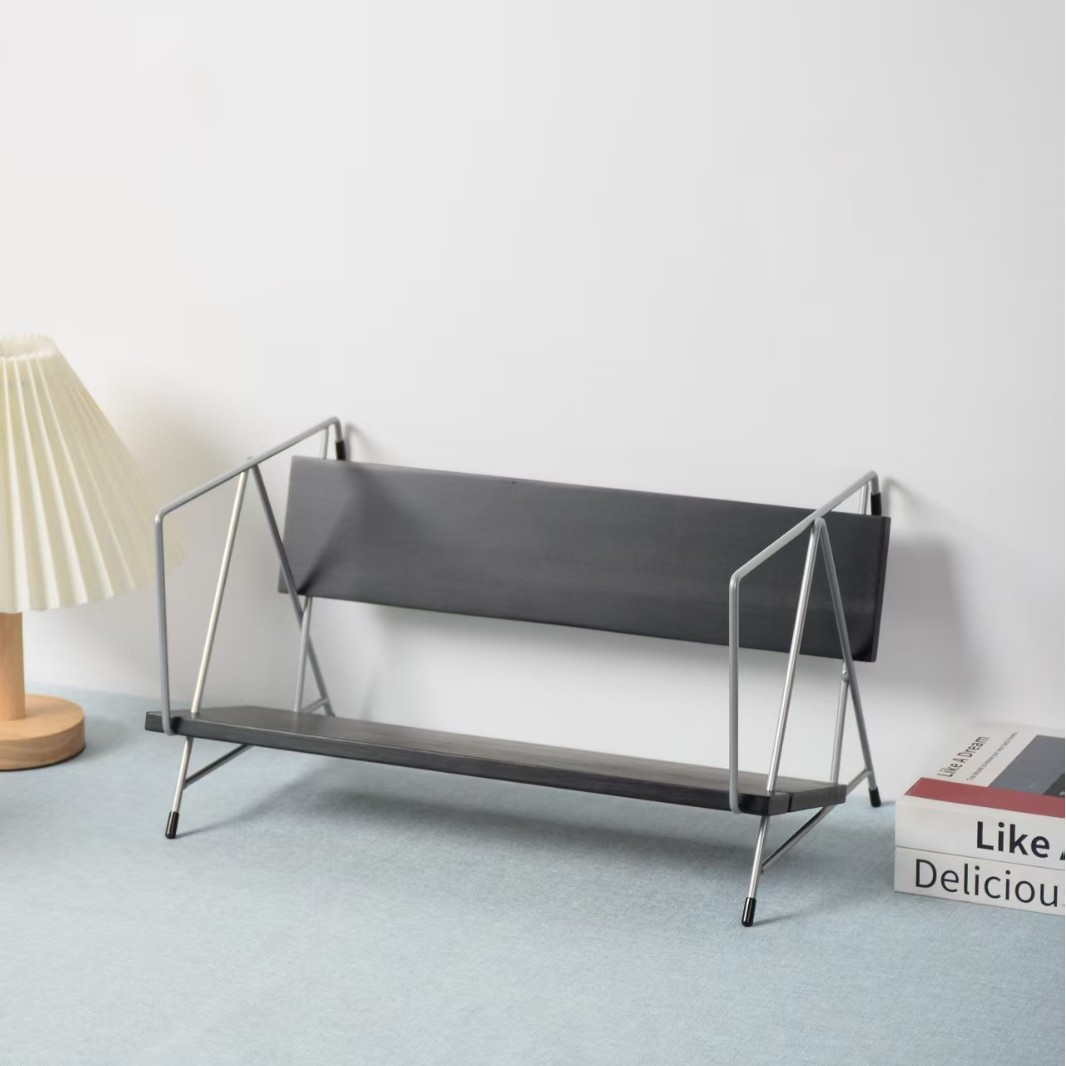 新しい木のデスクトップの本棚の創意書は家庭用喫茶店のカウンターの収納棚の書籍雑誌の小さい本棚を立てます。